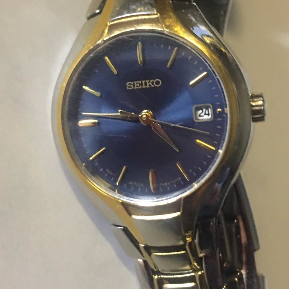 Stunning Seiko ladies watch 7n820 two tone with blue face